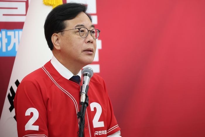 송언석 국민의힘 원내대표가 6·3 지방선거와 재보궐선거 본투표를 하루 앞둔 지난 2일 오전 서울 여의도 국회에서 열린 2030 청년 투표참여 호소문 발표 기자회견에서 발언을 하고 있다. ⓒ뉴시스