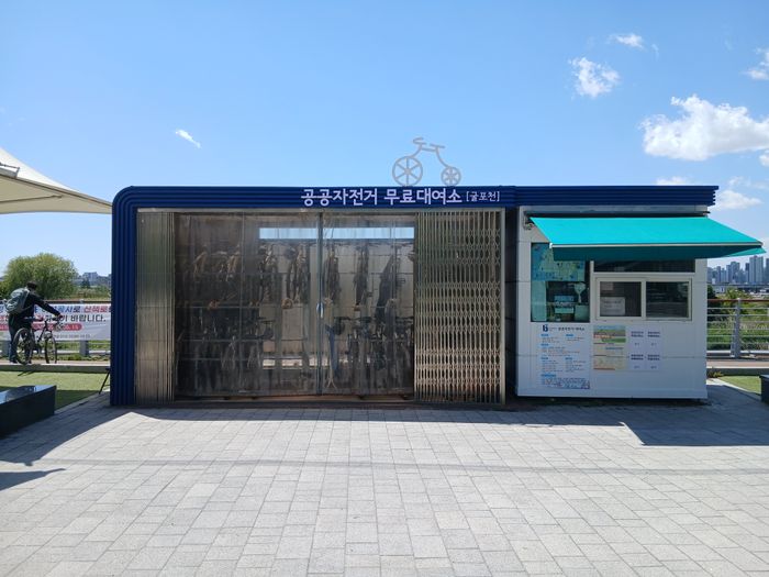 굴포천 공공자전거대여소 환경개선 정비 후 모습ⓒ부천시제공