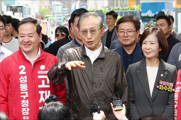 이명박 전 대통령이 1일 오전 서울 성동구 서울숲에서 고재현 국민의힘 성동구청장 후보의 지원 유세에 나서 발언을 하고 있다. ⓒ데일리안 홍금표 기자
