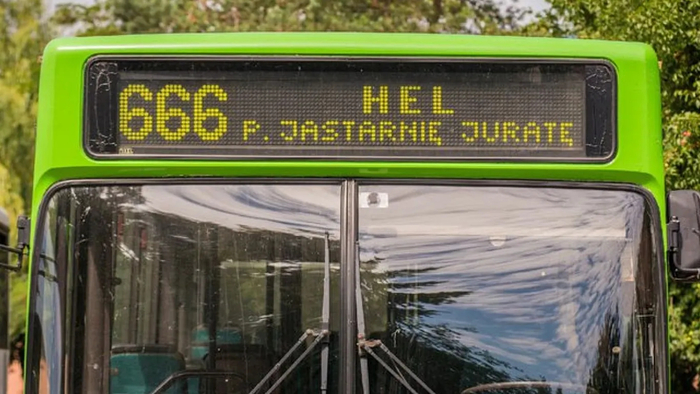 폴란드 크라쿠프와 헬을 연결하는 666번 버스. 사진=엑스 캡처