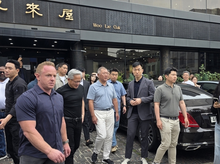 정의선 현대차그룹 회장과 젠슨 황 엔비디아 최고경영자(CEO)가 7일 서울 종로구 우래옥에서 '평냉 회동'을 가졌다.(사진=독자제)