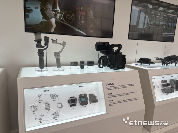 DJI 플래그십스토어에 전시된 DJI의 각종 영상 악세서리 - DJI 플래그십스토어에 전시된 DJI의 각종 영상 악세서리