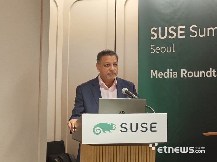 임란 칸 수세소프트웨어솔루션즈(이하 수세) 최고고객책임자(CCO)는 18일 서울 강남구 웨스틴서울파르나스 호텔에서 열린 '수세 서밋 서울 2026' 미디어 브리핑에서 발표를 하고 있다. 〈사진=강성전 기자〉