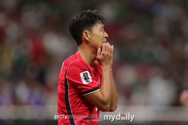 대한민국 축구대표팀이 12일 과달라하라 스타디움에서 열린 체코와의 2026 국제축구연맹(FIFA) 북중미 월드컵 A조 조별리그 1차전에서 2-1로 역전승을 거뒀다. 찬스를 놓친 뒤 아쉬워하고 있는 손흥민./게티이미지코리아