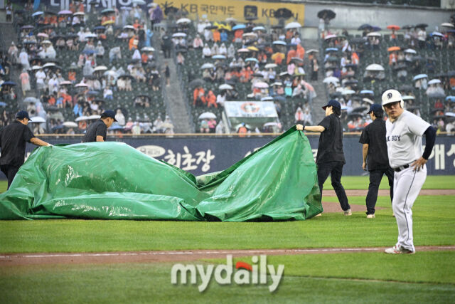 [MD포토] 잠실야구장 '우천으로 중단'