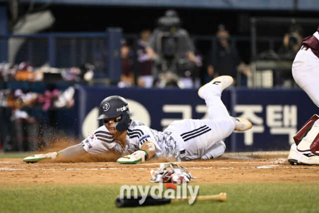 [MD포토] 박찬호 '생일날 역전 득점의 주인공'