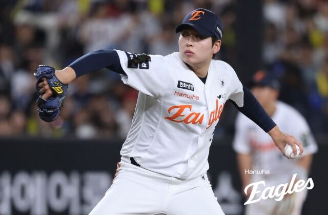 한화 이글스 조동욱이 10일 대전한화생명볼파크에서 열린 KIA 타이거즈와의 홈 경기서 투구하고 있다./한화 이글스 제공