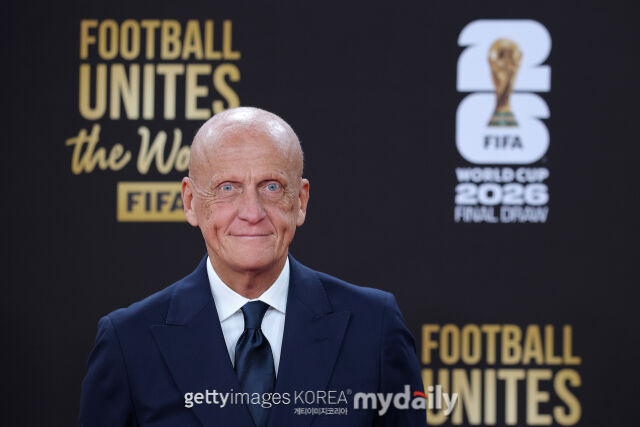 콜리나 FIFA 심판위원장이 2025년 12월 미국 워싱턴에서 열린 북중미월드컵 조추첨 행사에 참석했다./게티이미지코리아