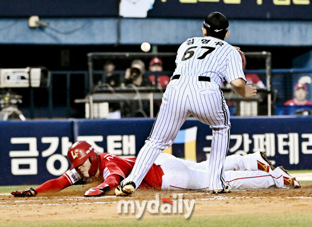 [MD포토] 김성욱, '발로 만든 득점'