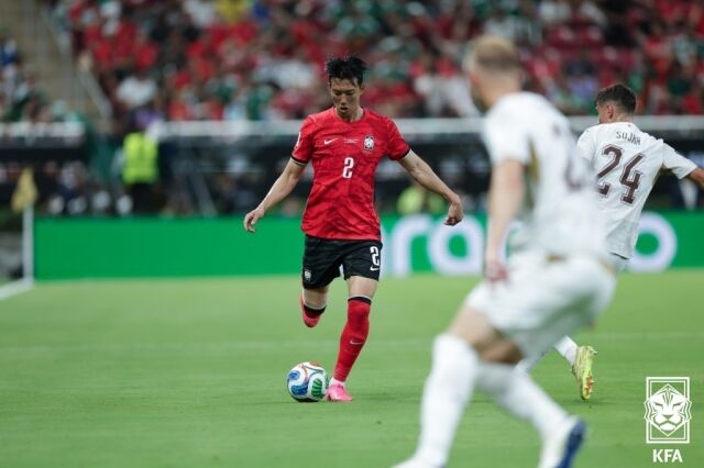 대한민국 축구대표팀이 12일 과달라하라 스타디움에서 열린 2026 국제축구연맹(FIFA) 북중미 월드컵 체코와의 A조 조별리그 1차전에서 2-1로 승리했다. 패스를 시도하고 있는 이한범./대한축구협회