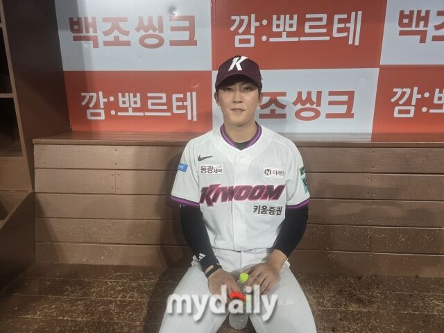 키움 히어로즈 원성준이 14일 서울 고척스카이돔에서 열린 한화 이글스전서 결승타를 치고 인터뷰하고 있다./고척=김진성 기자 kkomag@mydaily.co.kr