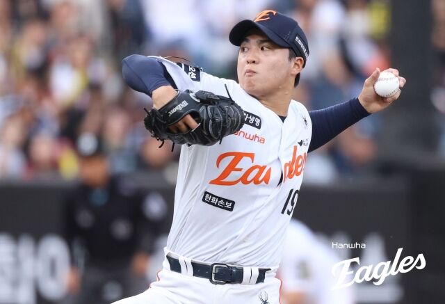 한화 이글스 왕옌청이 9일 대전 한화생명볼파크에서 열린 KIA 타이거즈와의 홈 경기서 투구하고 있다./한화 이글스 제공