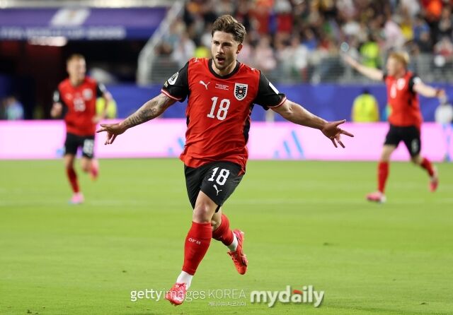 17일 샌프란시스코 베이 에어리어 스타디움에서 열린 오스트리아와 요르단의 '2026 국제축구연맹(FIFA) 북중미 월드컵' J조 조별리그 1차전. 로마노 슈미트가 골을 넣은 뒤 기뻐하고 있다./게티이미지코리아