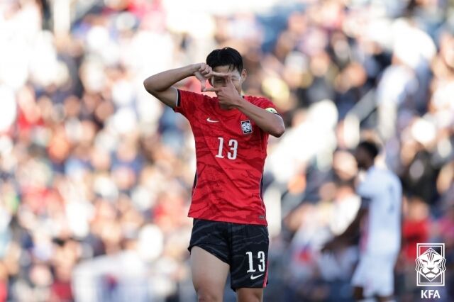대한민국 축구대표팀 주장 손흥민이 지난달 31일 펼쳐진 트리니다드토바고와의 경기에서 등번호 13번을 착용한 뒤 득점에 성공했다./대한축구협회 제공
