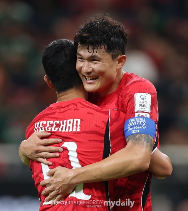 축구대표팀 수비수 김민재가 12일(이하 한국시각) 멕시코 할리스코주 과달라하라 인근 사포판의 과달라하라 스타디움에서 펼쳐진 체코와의 ‘2026 북중미 월드컵’ A조 조별리그 1차전에서 2-1로 승리한 후 기뻐하고 있다./게티이미지코리아