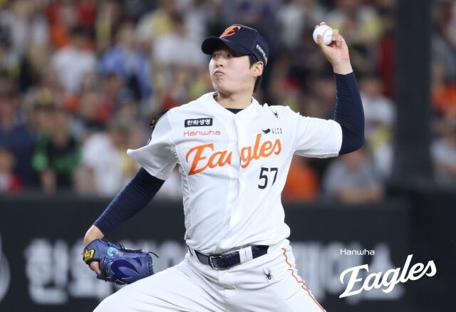 한화 이글스 조동욱이 10일 대전한화생명볼파크에서 열린 KIA 타이거즈와의 홈 경기서 투구하고 있다./한화 이글스 제공