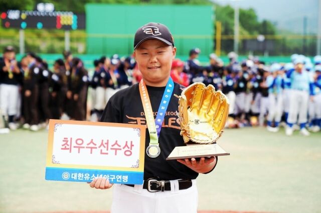MVP를 차지한 권태형. /대한유소년야구연맹 제공