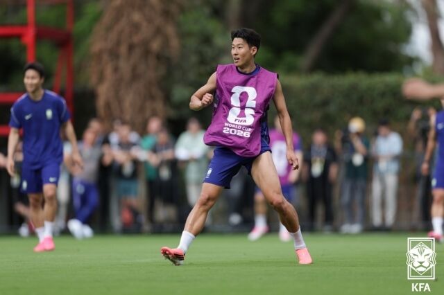 최근 JTBC 유튜브 채널이 공개한 대한민국 축구대표팀 훈련 영상에서 손흥민을 비롯해 런닝을 하는 선수들을 향해 욕설이 담긴 음성이 포함됐다./대한축구협회 제공