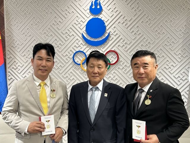 오른쪽부터 김광수 일구회 회장, 나랑바트르 올림픽 위원회 부회장, 김형대(뉴트리디데이 대표) 후원회장./일구회 제공