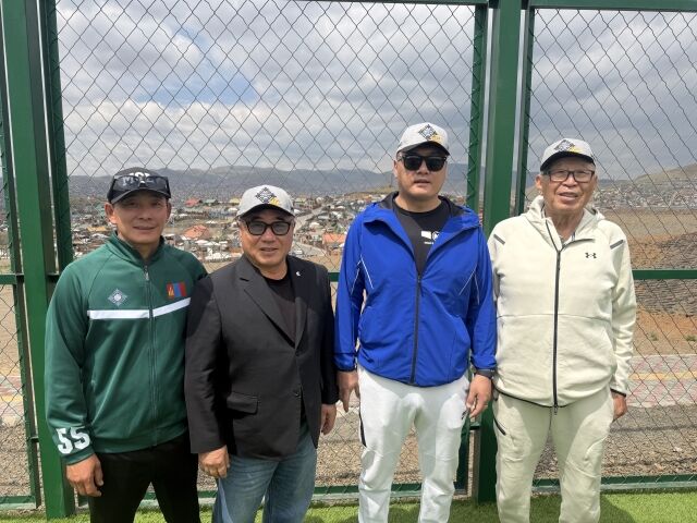 김응용 감독, 소구라 몽골야구협회 회장, 김광수 일구회 회장, 사시카 몽골 국가대표 감독(오른쪽부터)./일구회