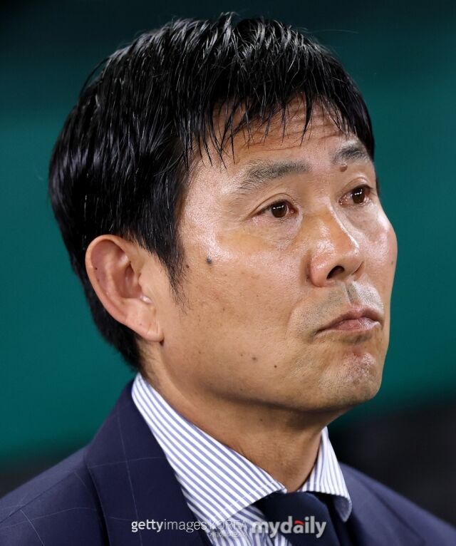 모리야스 하지메 일본 축구대표팀 감독이 21일(이하 한국시각) 멕시코 누에보 레온주 몬테레이의 몬테레이 스타디움에서 펼쳐진 튀니지와의 2026 북중미 월드컵 F조 2차전 경기를 지켜보고 있다./게티이미지코리아