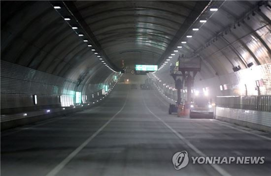인천김포고속도로 북항터널. 연합뉴스