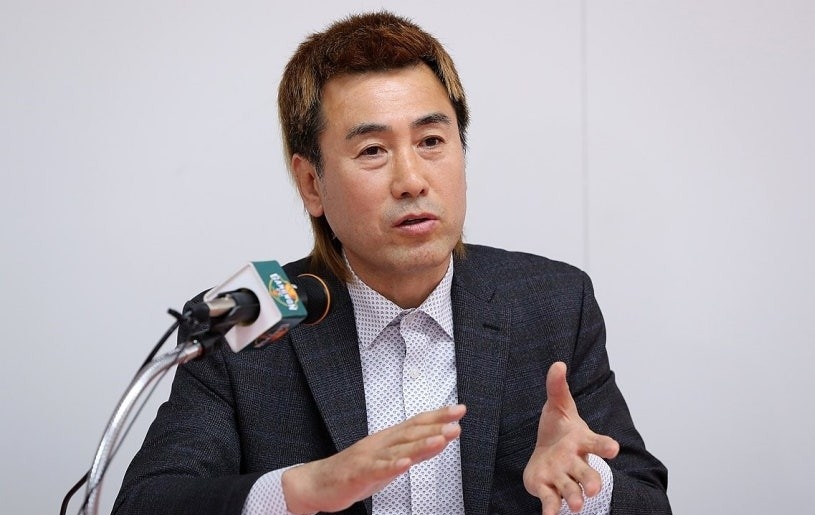 김병지 강원FC 대표이사가 2025년 4월 17일 강원 춘천의 춘천송암스포츠타운 주 경기장 1층 다목적실에서 기자회견을 하고 있다. 연합뉴스