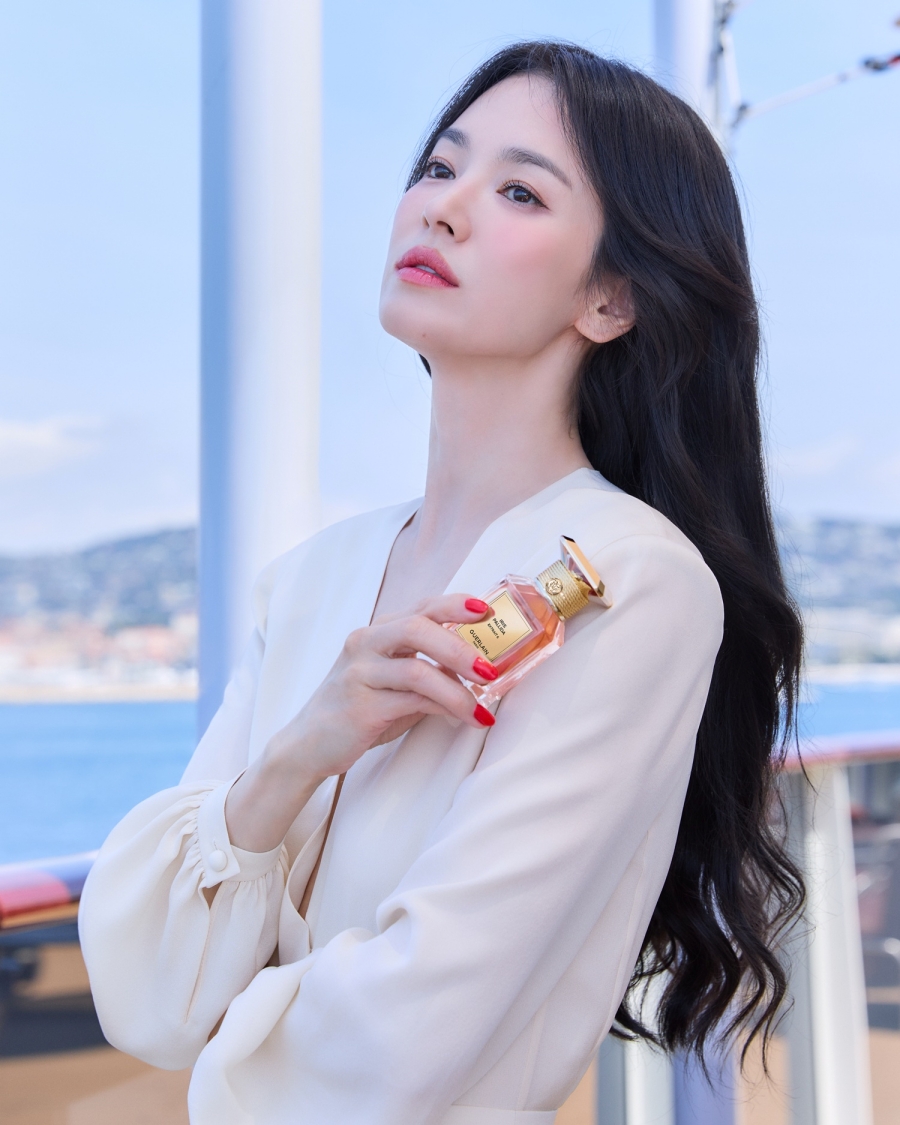 송혜교, 우아하게 고혹적이게…요트 위 여신 (포토)