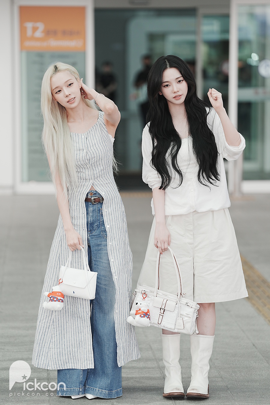 카리나·윈터가 말아주는 '흑금 비주얼' (포토)