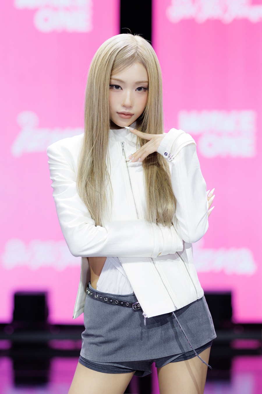 이즈나 미디어 쇼케이스 / 사진: 웨이크원 제공