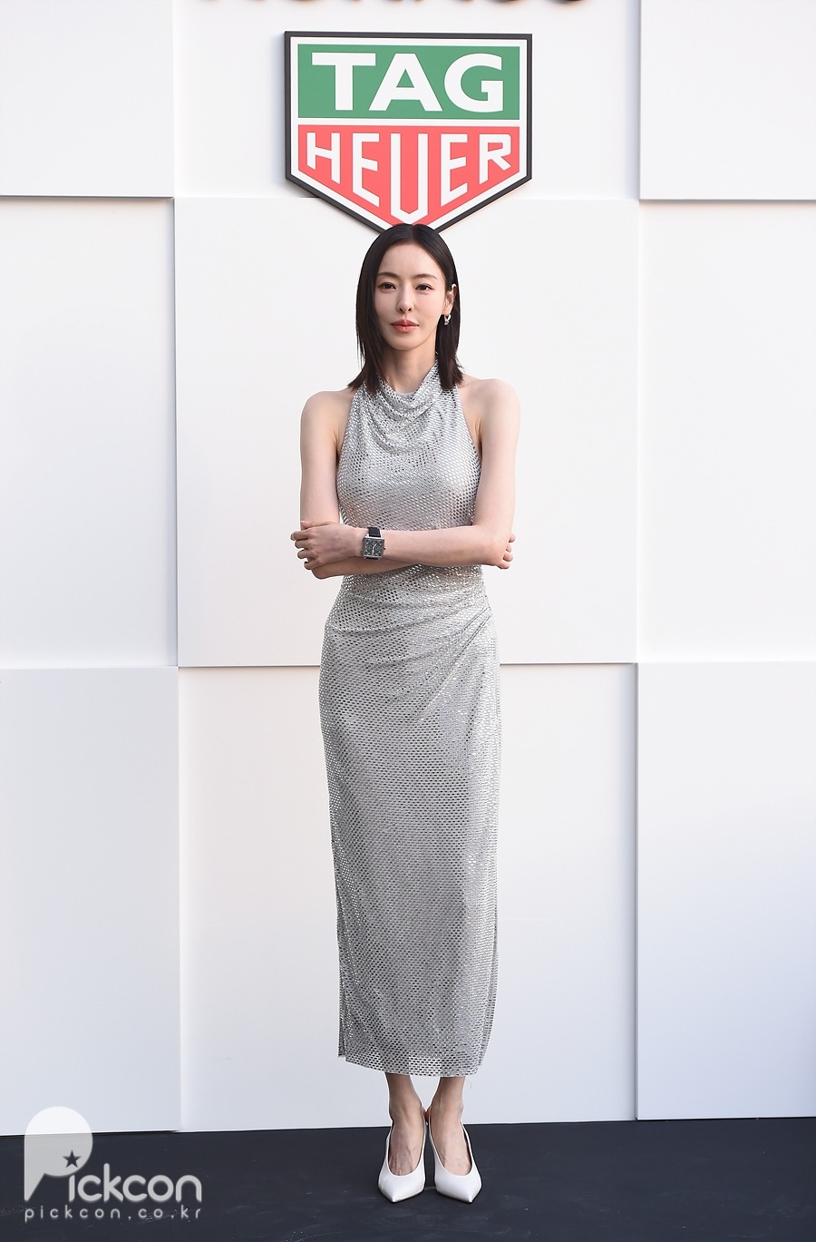 이다희, 시원하게 뚫린 백리스 뒤태 (포토)