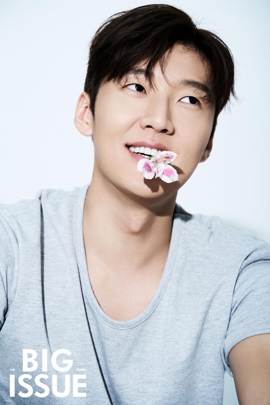 고은성, '빅이슈' 커버 장식 \