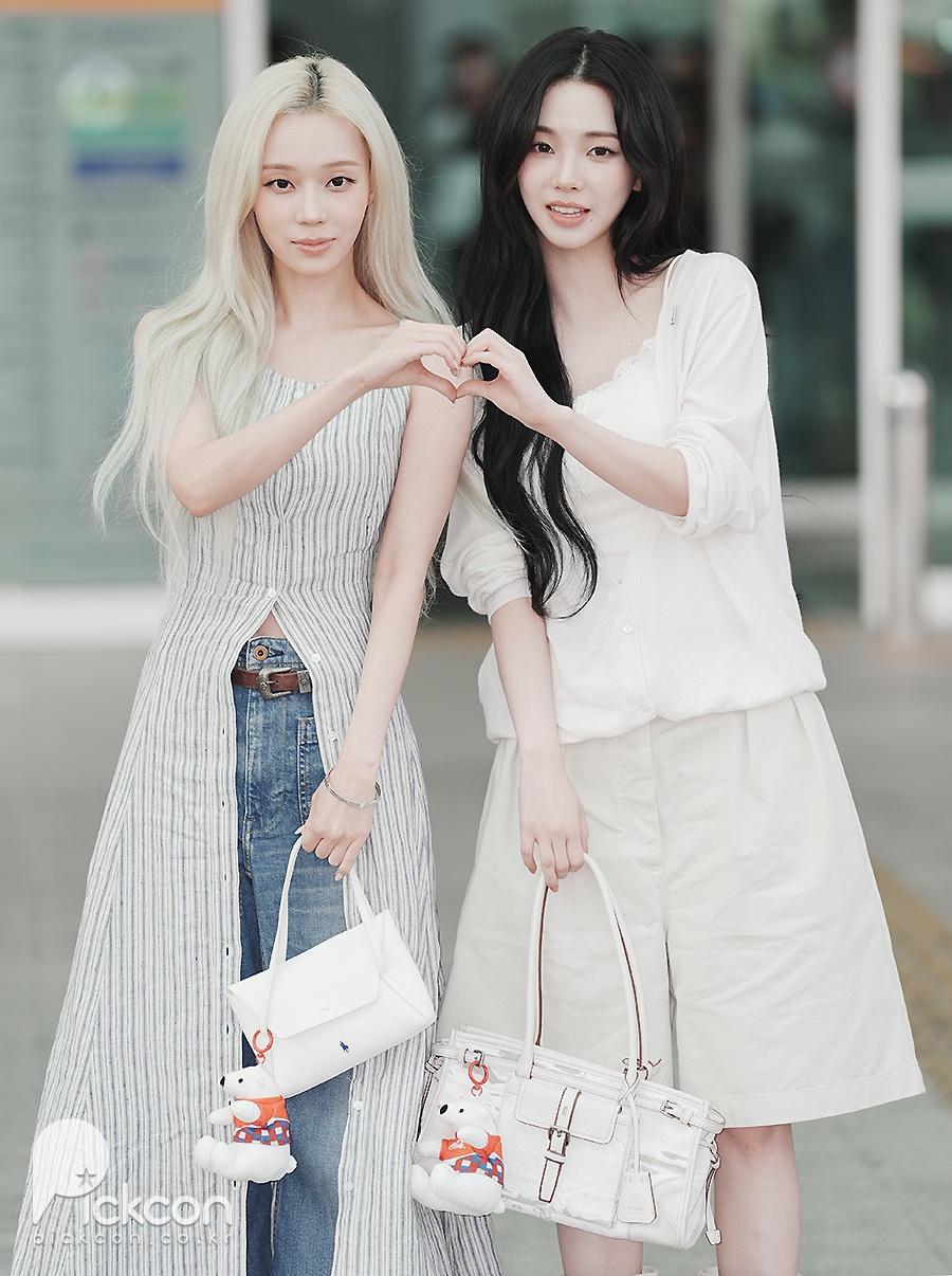 카리나·윈터가 말아주는 '흑금 비주얼' (포토)