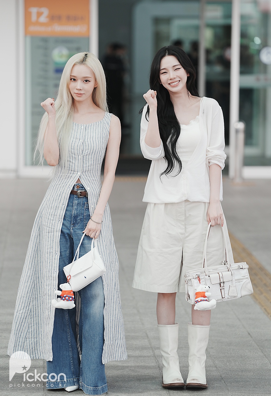 카리나·윈터가 말아주는 '흑금 비주얼' (포토)