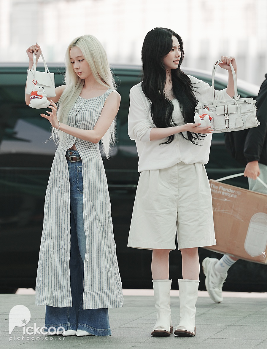뾰루지가 슬펐던 카리나, 윈터와 극과 극 표정 완성 (포토)