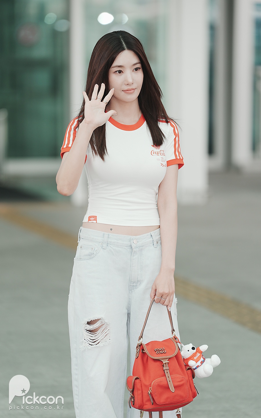 권은비, 볼륨감 이 정도라고? 평범한 크롭톱에도 압도적 글래머 (포토)