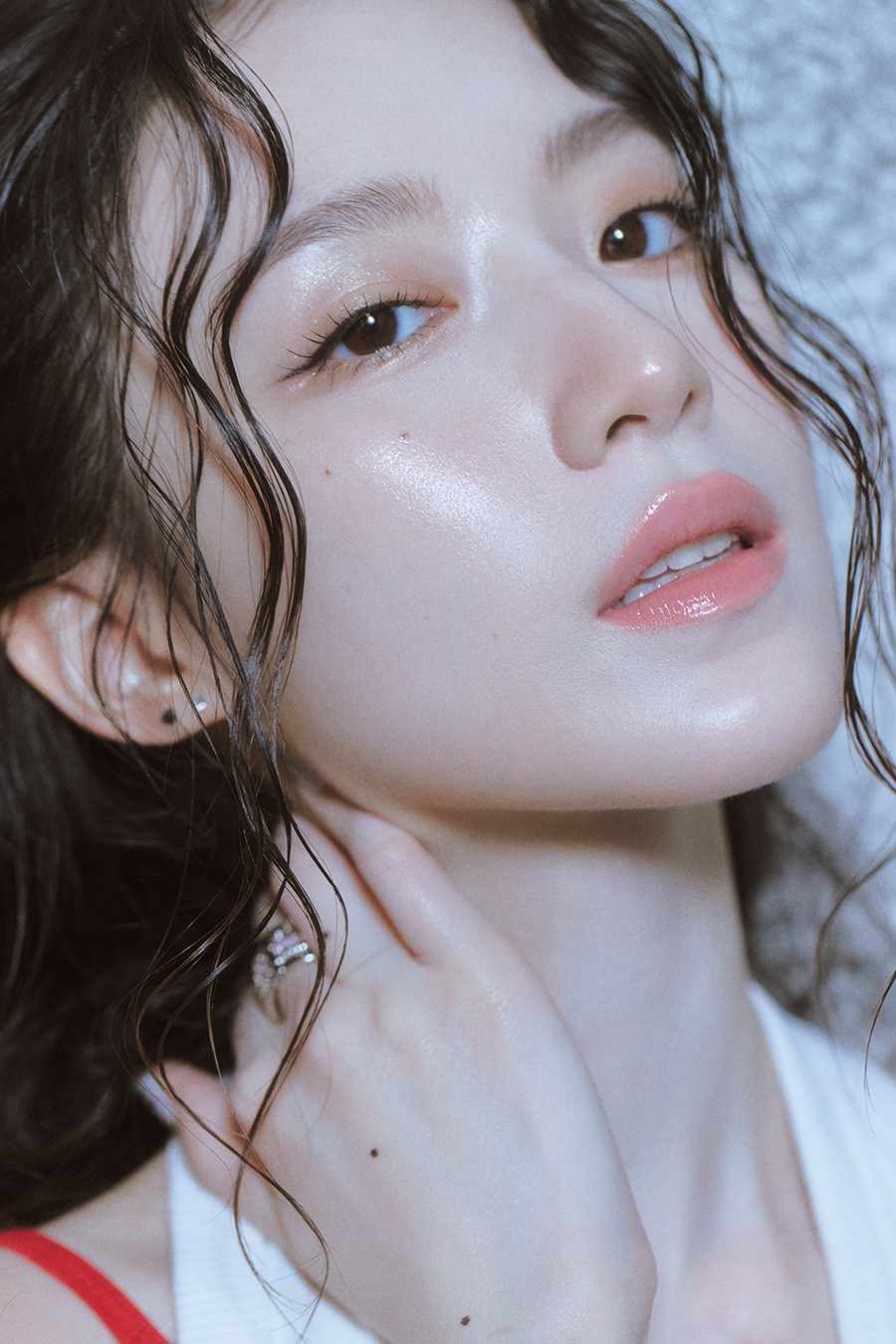 '7월 6일 컴백' 아이들, 새 앨범 첫 콘셉트 포토 공개…여름 감성 담았다
