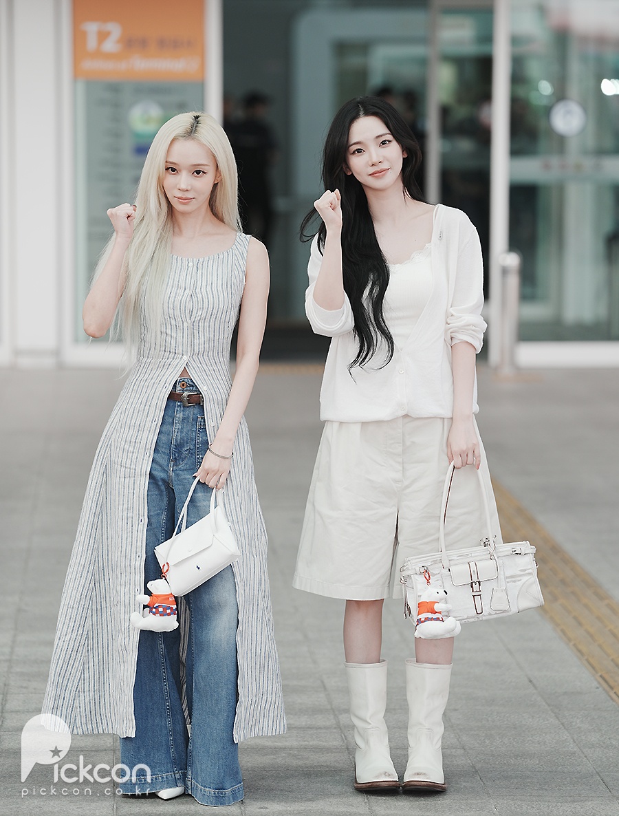 카리나·윈터가 말아주는 '흑금 비주얼' (포토)