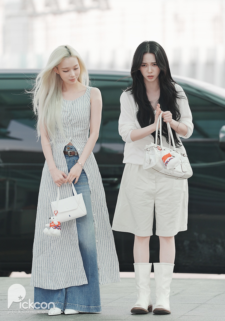뾰루지가 슬펐던 카리나, 윈터와 극과 극 표정 완성 (포토)