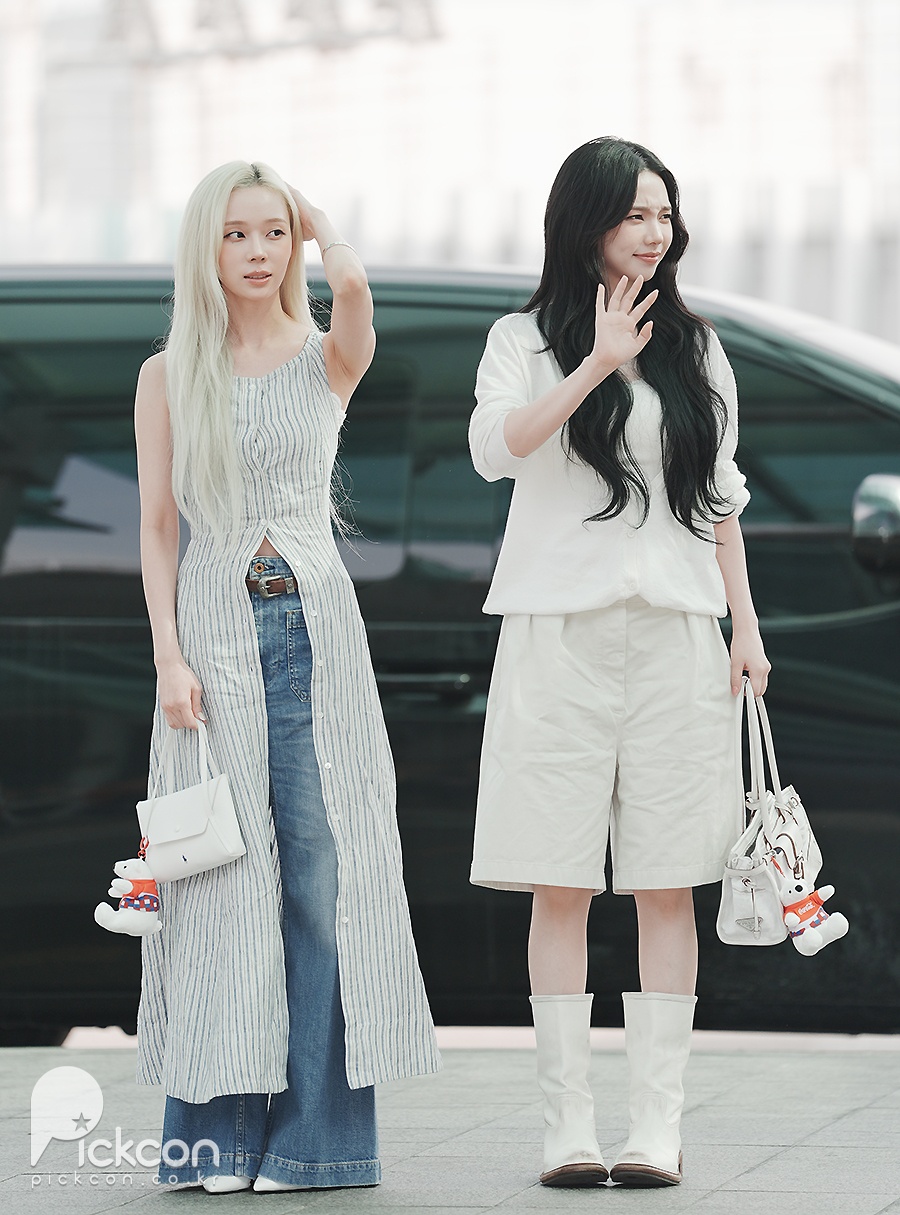 뾰루지가 슬펐던 카리나, 윈터와 극과 극 표정 완성 (포토)