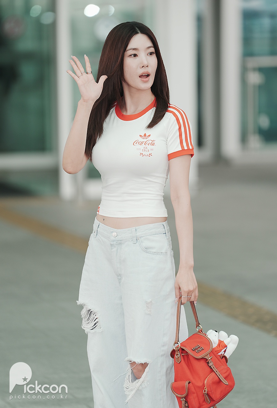 권은비, 볼륨감 이 정도라고? 평범한 크롭톱에도 압도적 글래머 (포토)