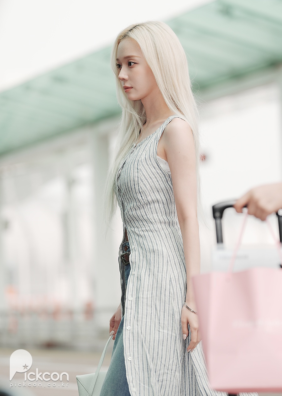 에스파 윈터, 화사한 백금발에도 돋보이는 백옥피부 (포토)