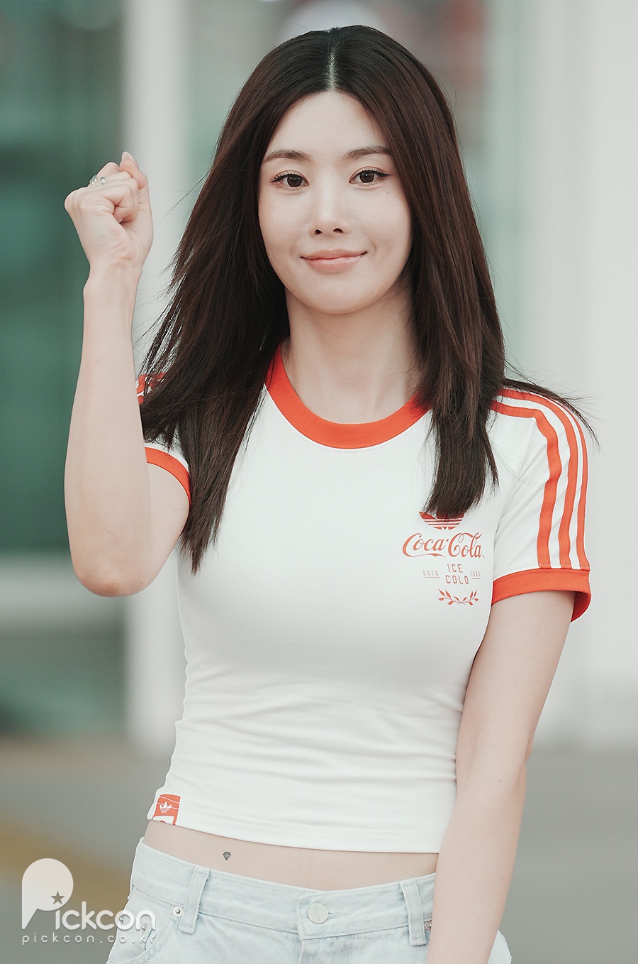 권은비, 볼륨감 이 정도라고? 평범한 크롭톱에도 압도적 글래머 (포토)
