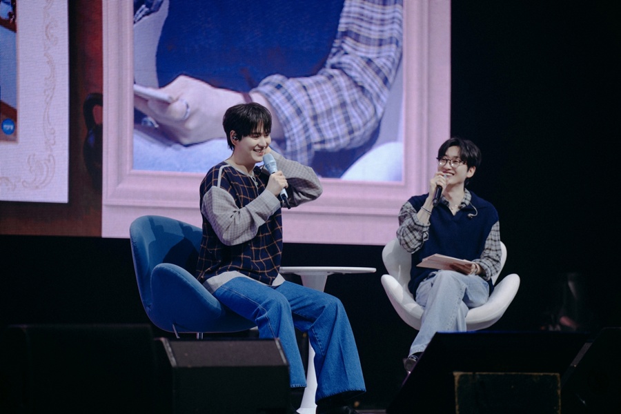규현, 데뷔 20주년 기념 팬미팅 성료…슈퍼주니어 은혁 MC 지원사격