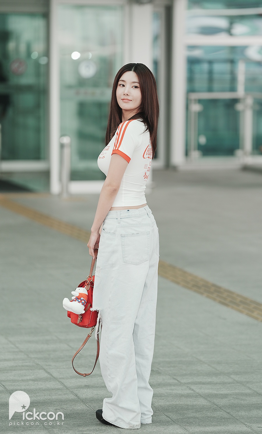 권은비, 볼륨감 이 정도라고? 평범한 크롭톱에도 압도적 글래머 (포토)