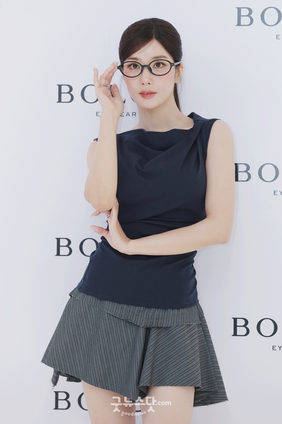 권은비, 아이템 하나로 '워터밤 여신'의 변신은 무죄 (포토)