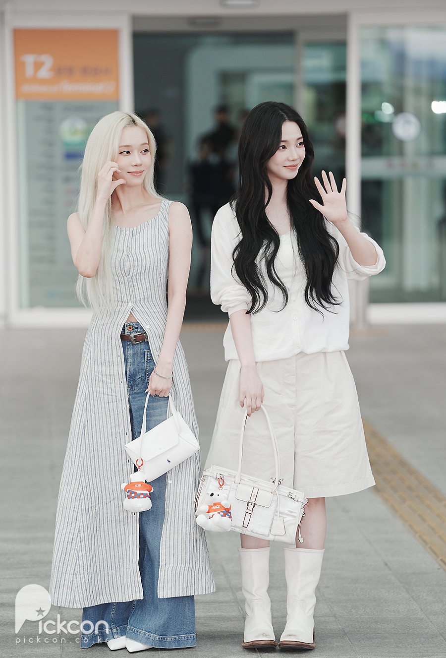 카리나·윈터가 말아주는 '흑금 비주얼' (포토)