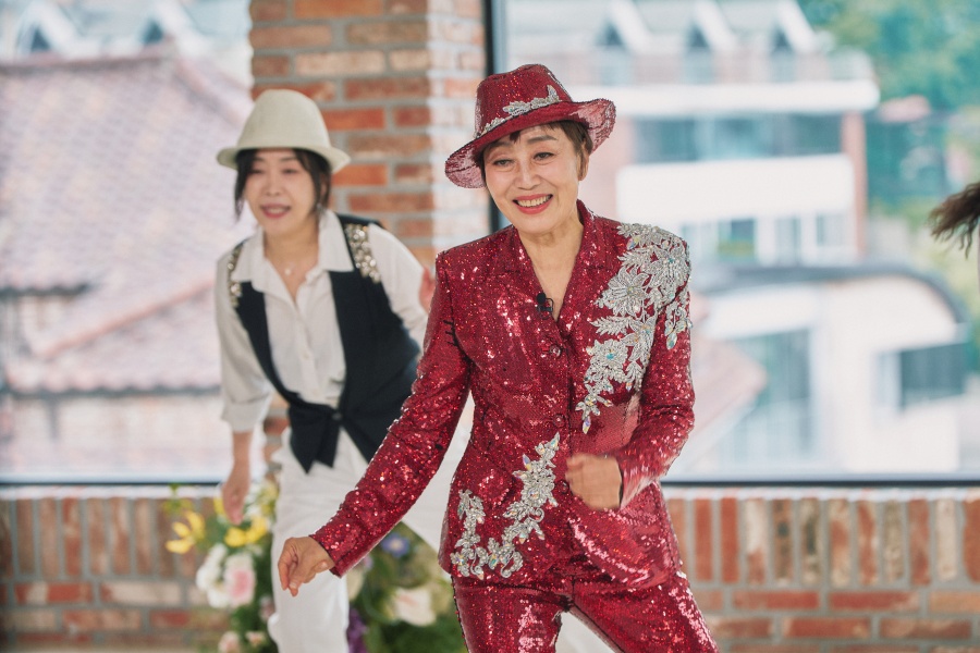 하춘화, 악수하는 손에 면도날 쥐어져있던 충격 일화…데뷔 65주년 스토리 (유퀴즈)