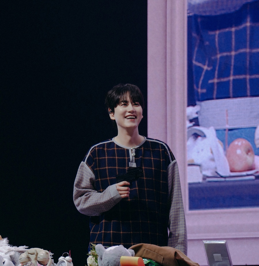 규현, 데뷔 20주년 기념 팬미팅 성료…슈퍼주니어 은혁 MC 지원사격