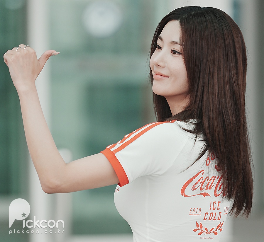 권은비, 볼륨감 이 정도라고? 평범한 크롭톱에도 압도적 글래머 (포토)